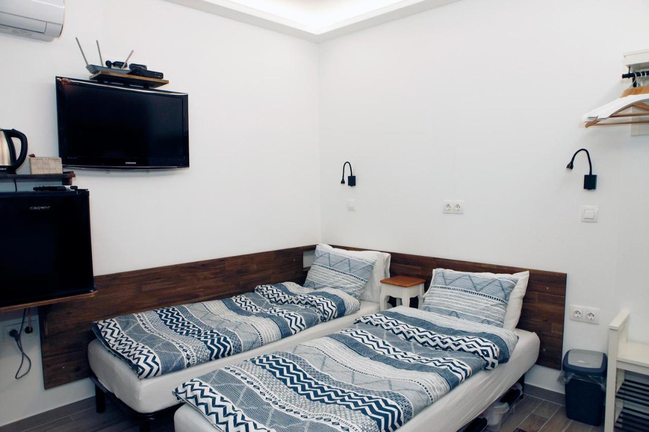 Sleep Over Sofia - Guest Rooms ภายนอก รูปภาพ